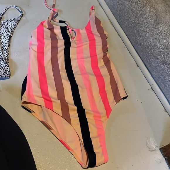 Swim wear bundle - Picture 4 of 5